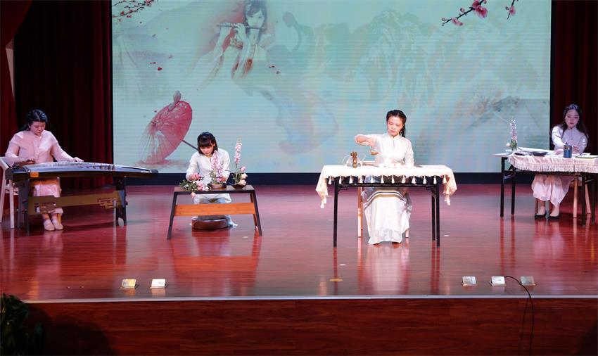 开云线上平台2019年度工作动员大会---传统文化展示《茶花墨韵》
